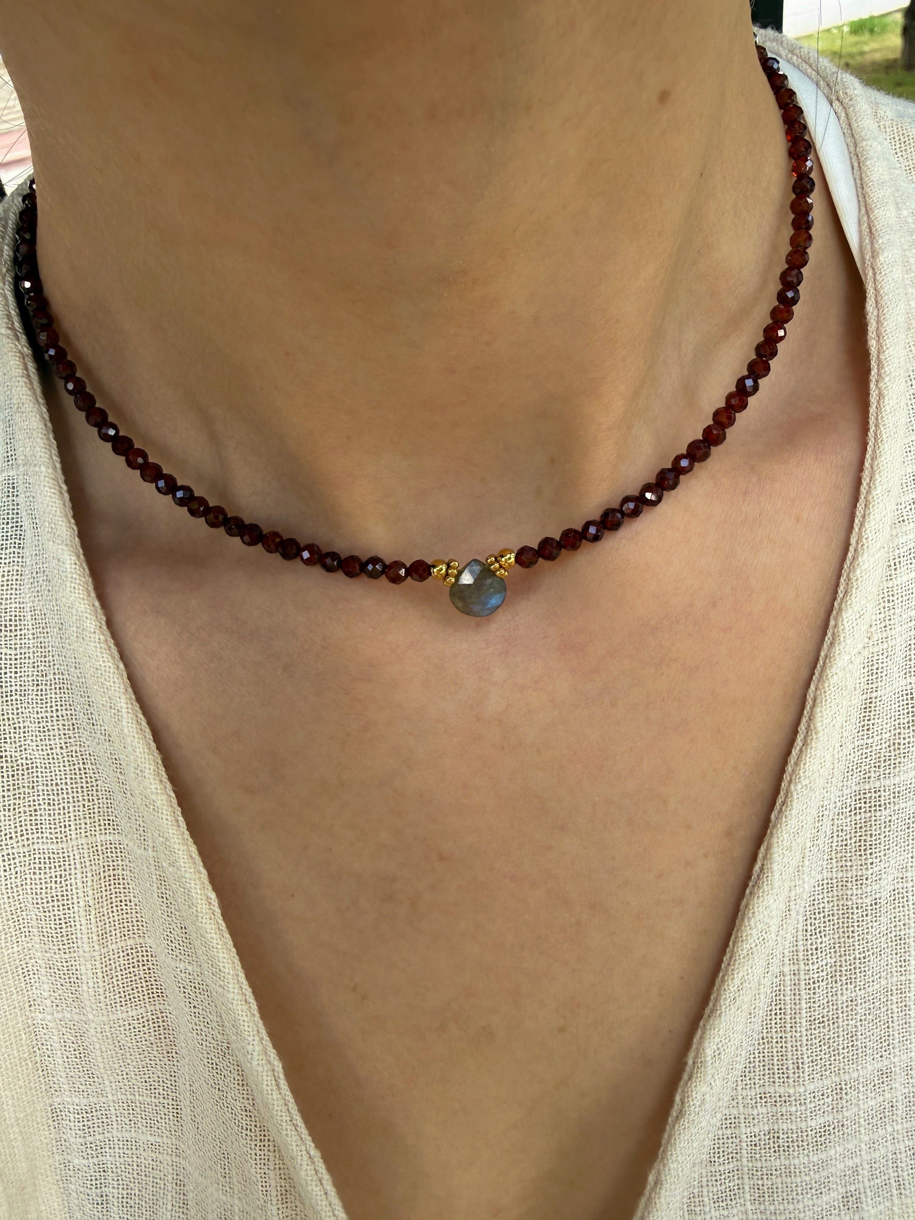 Garnet-Labradorit Kolye
