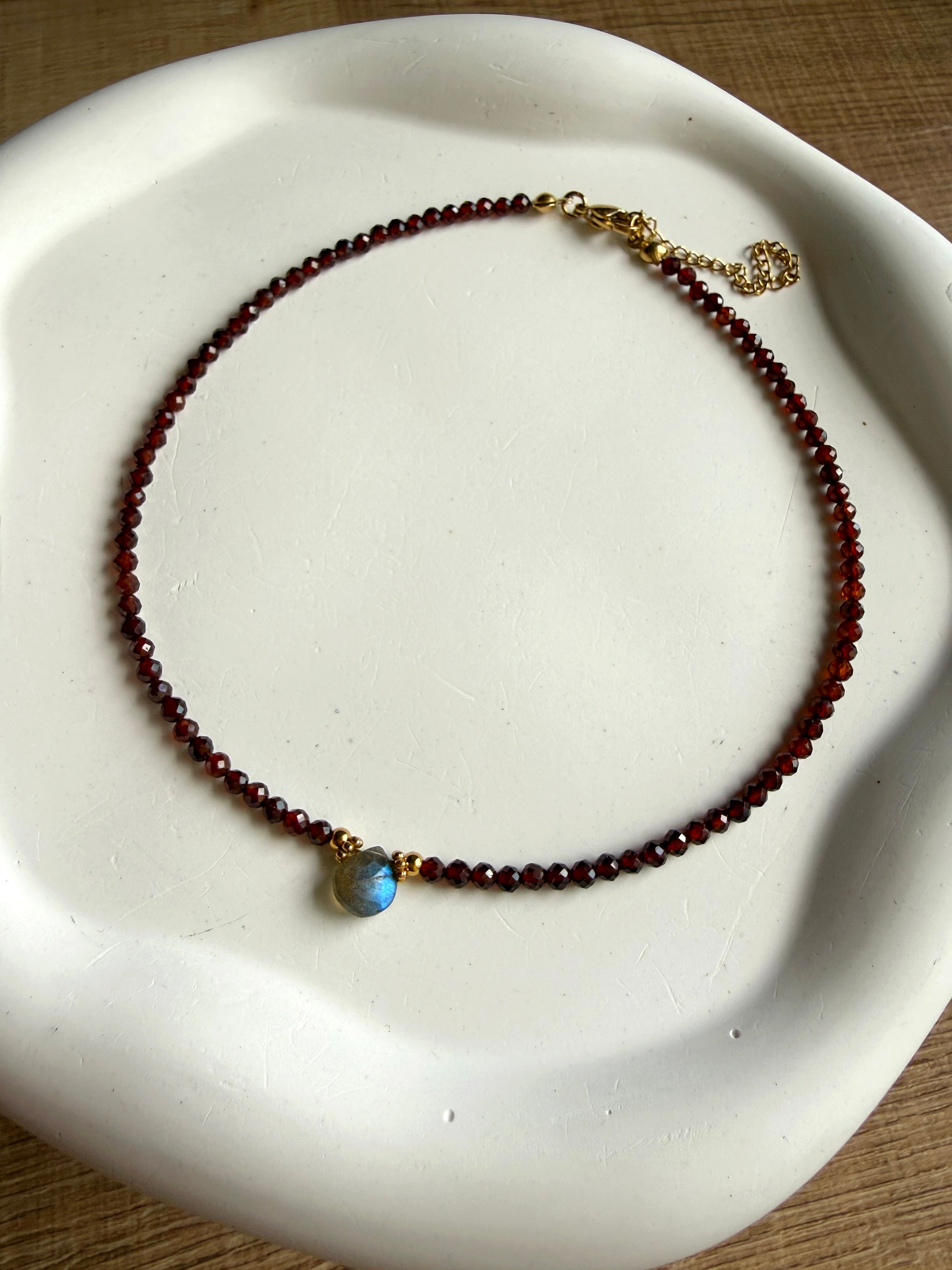 Garnet-Labradorit Kolye