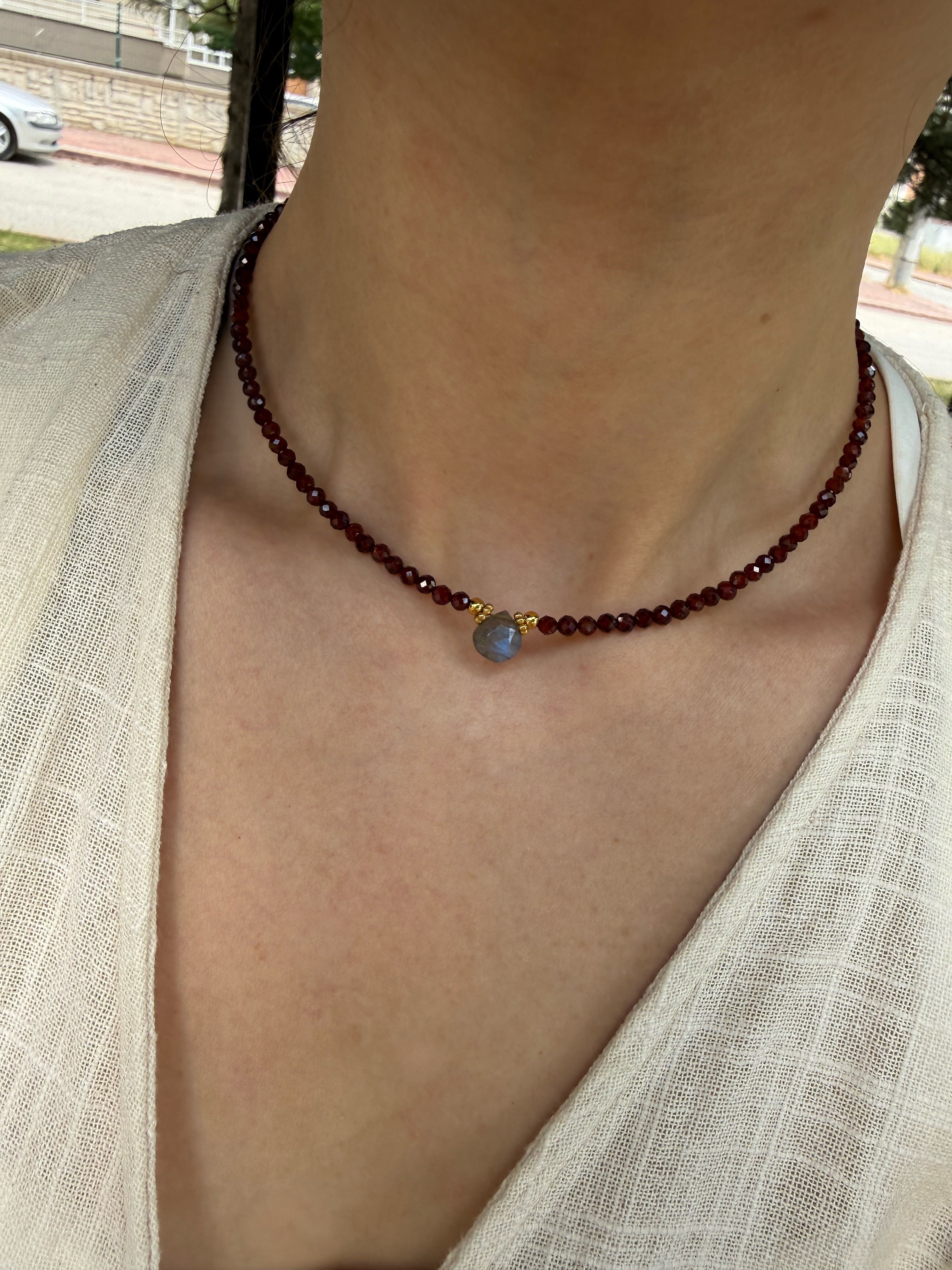 Garnet-Labradorit Kolye